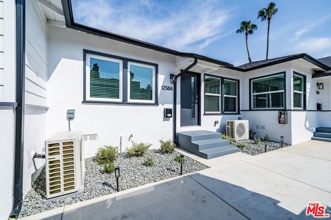 Photo - 1258 Mariposa St Unidad A