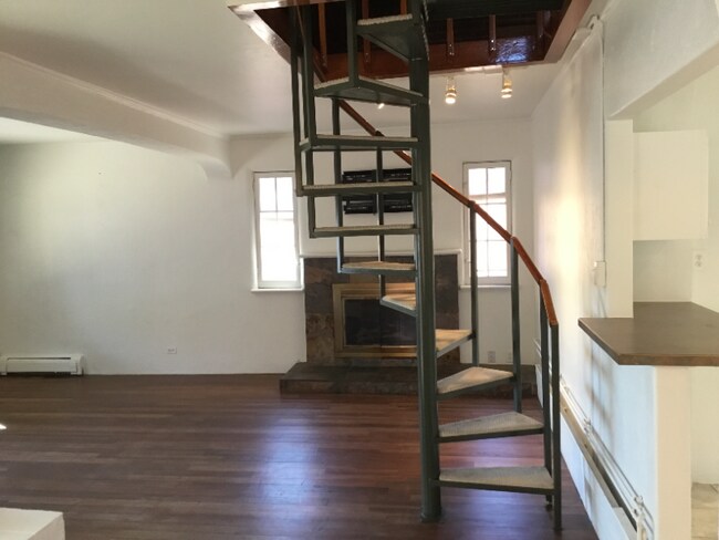 Photo - 3825 E 2nd Ave