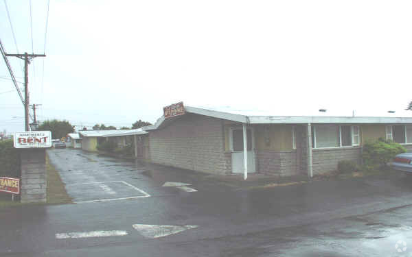 Photo - Colonial Village Apartments