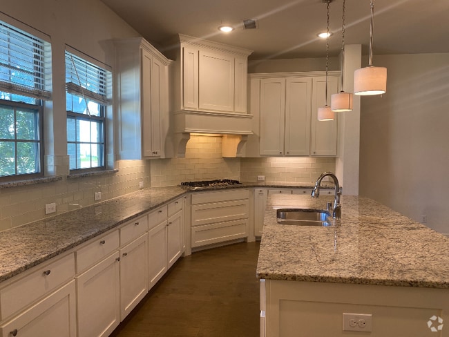 Building Photo - 8069 Piedmont Ave Rental