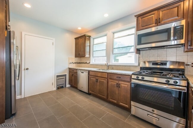 Photo - 23 Verona Pl