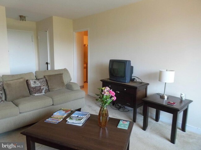 Photo - 1011 Arlington Blvd Unit 1032