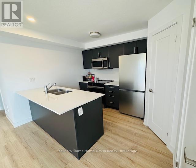 Photo - 940 St David St N