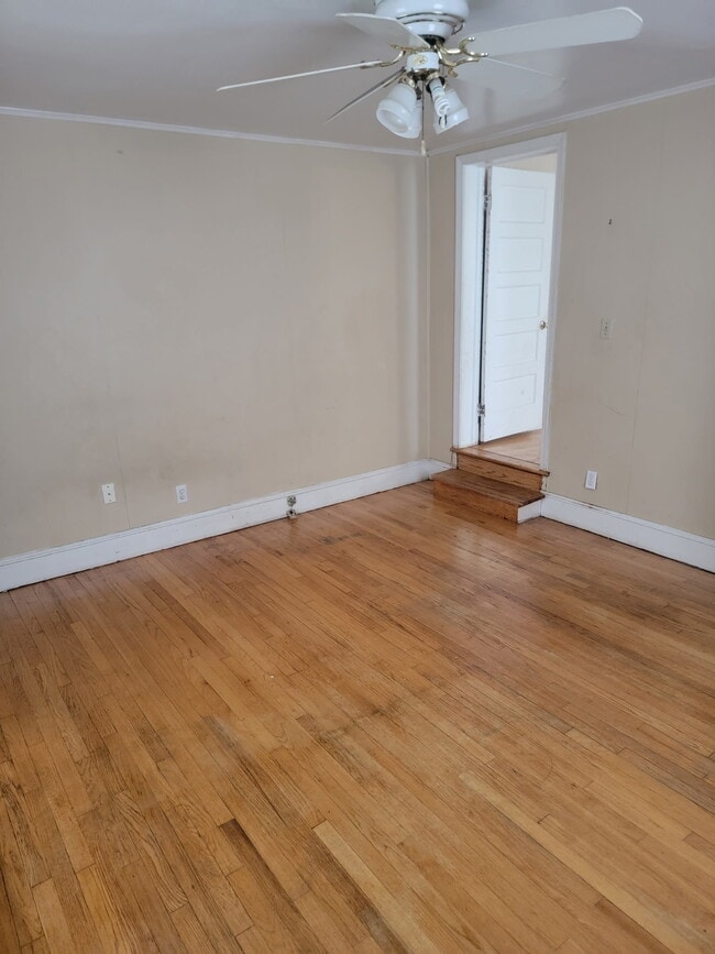 Building Photo - 4503 Maine Ave Unit Second Floor