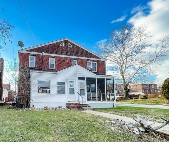 Building Photo - 520 W 38th St