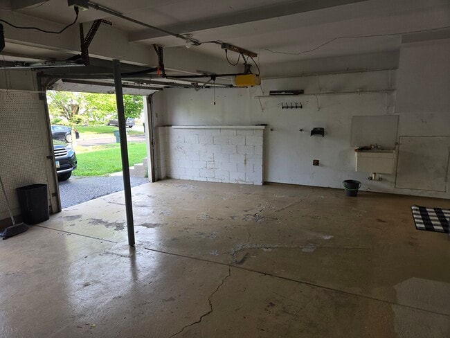 Photo - 7857 Cobdon Ave