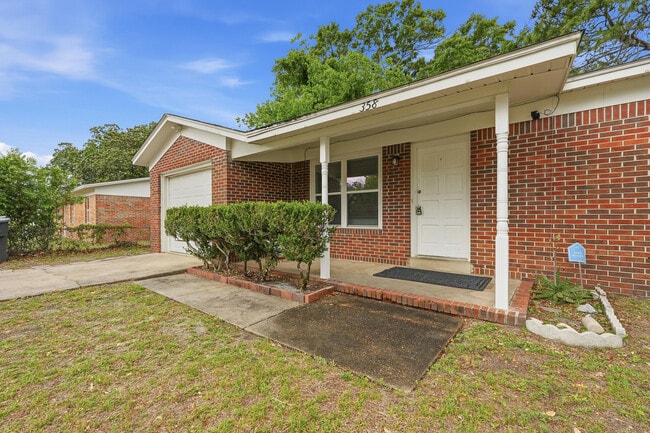 Building Photo - 358 Coral Dr SW