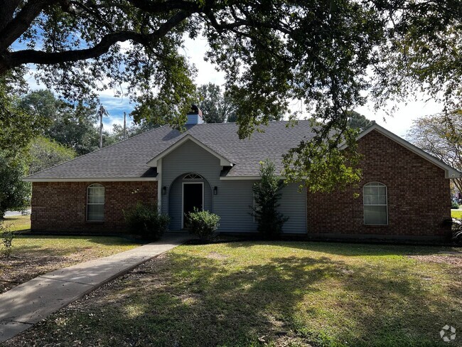 Building Photo - 3 Bedroom, 2 Bathroom, Two car garage, Bri... Rental