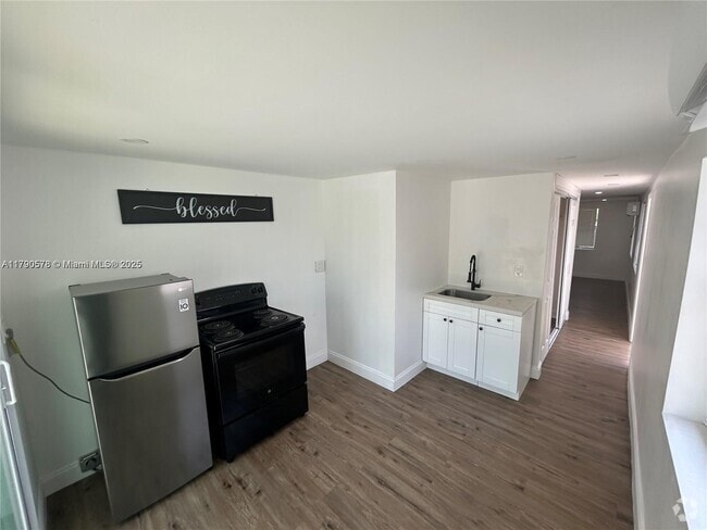 Building Photo - 2331 Coolidge St Unit 0 Rental