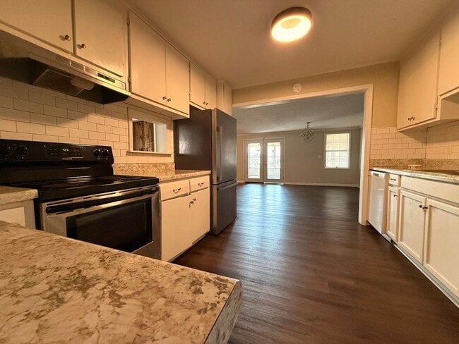 Photo - Beautiful 3 bedroom 2 bath home