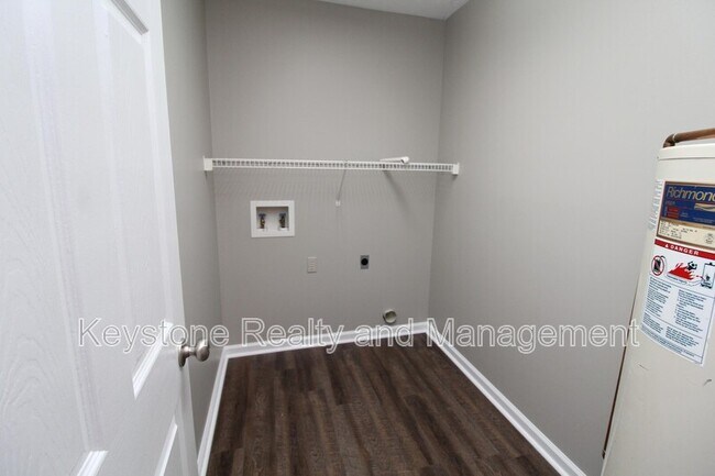 925 L C Ave