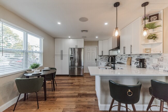 Photo - 4614 Pinewood Ave