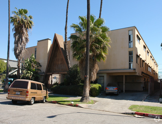 Building Photo - 822 N Mariposa Ave Rental