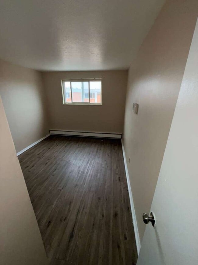 Building Photo - 14835 Euclid Ave Unit 303