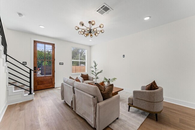 Photo - 8605 Amadwe St