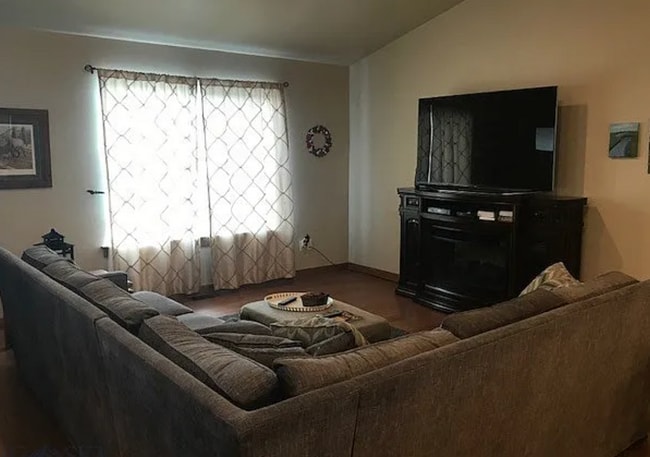 Photo - 3 Bedroom 2 Bath in Ryen Glenn!