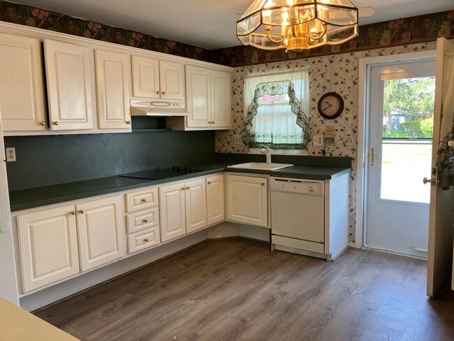 Photo - 335A Canterbury Ct