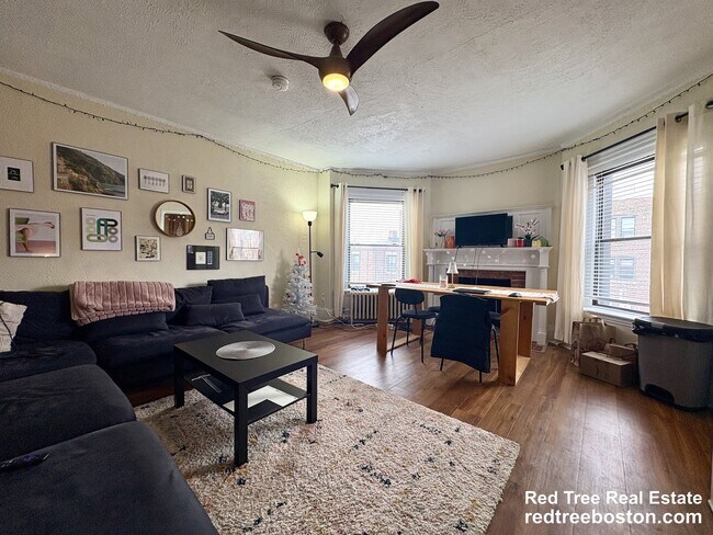 Photo - 914 Beacon St Unit 4