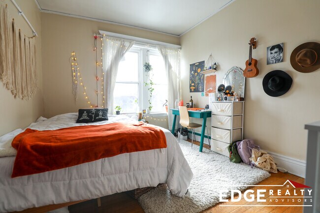 Photo - 1729 Commonwealth Ave