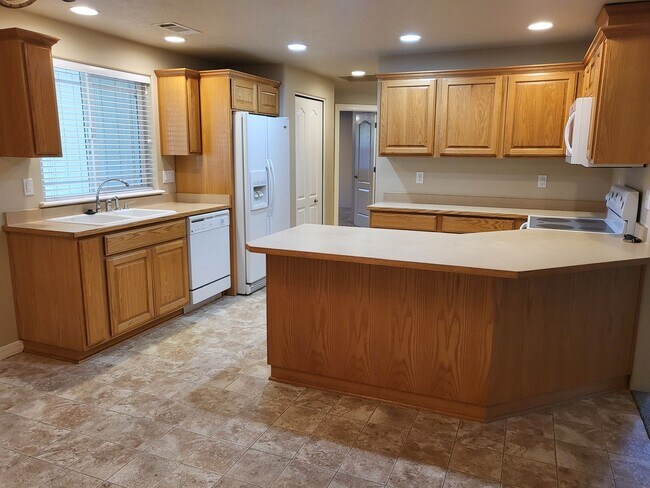 Photo - 3 bed 2 bath  Home for Rent in Grants Pass