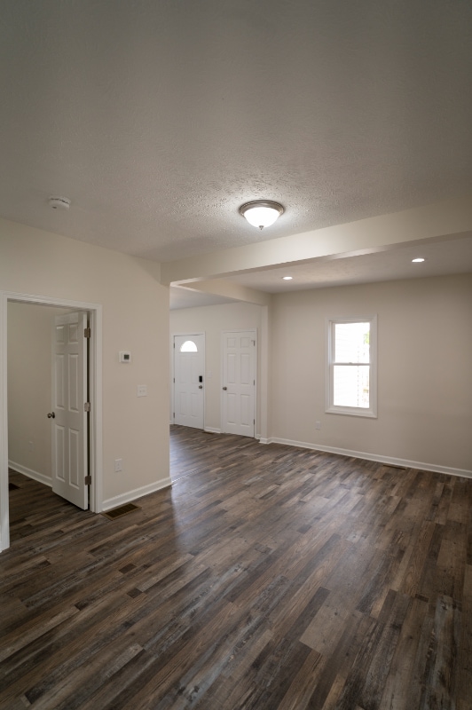 Building Photo - 1277 W 67th St Rental