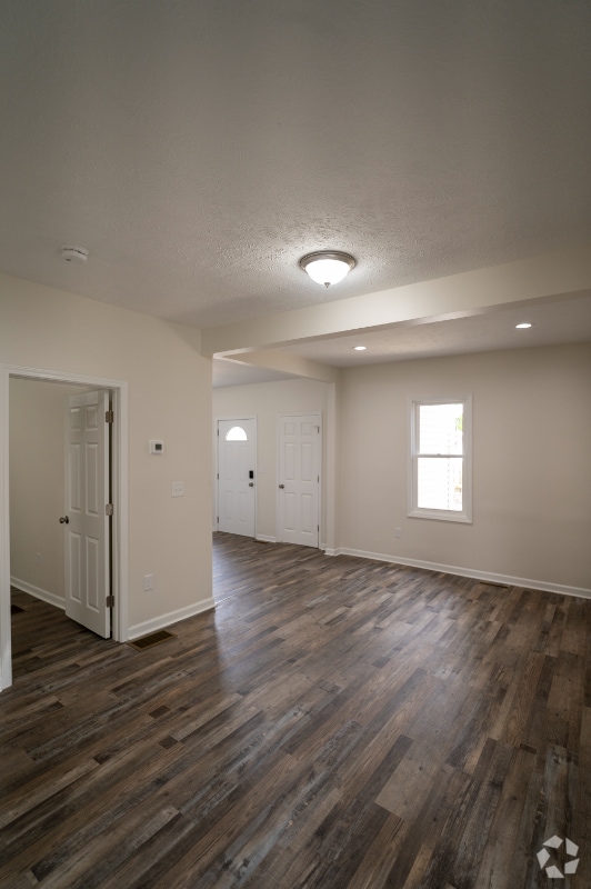 Building Photo - 1277 W 67th St Rental