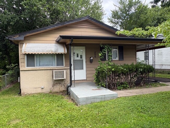 Building Photo - WOW! Look at this property ! You cant beat this price!