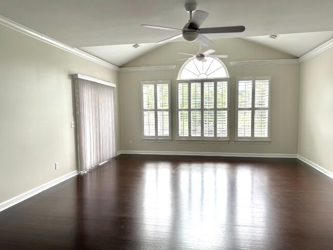 Photo - 1462 Wellbrooke Ln