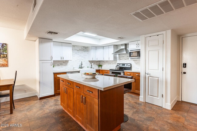 Photo - 7830 E Camelback Rd Unidad 102