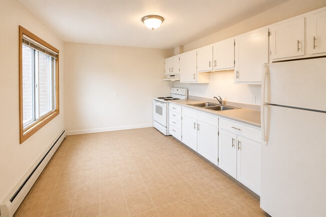 Photo - Lake Point Drive Apartments