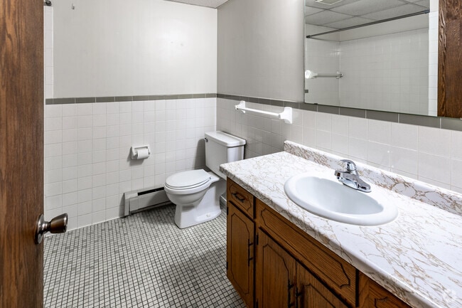 2BR, 1BA - 900SF - Bathroom