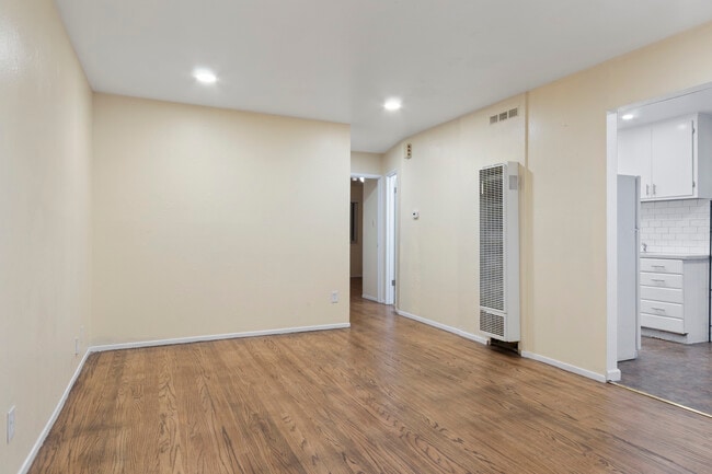 Building Photo - 2800 Virginia Ave Unit 2806