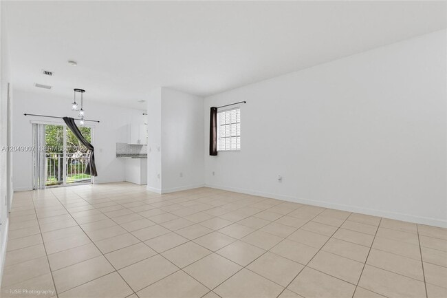 2630 NE 3rd Dr Unit 204