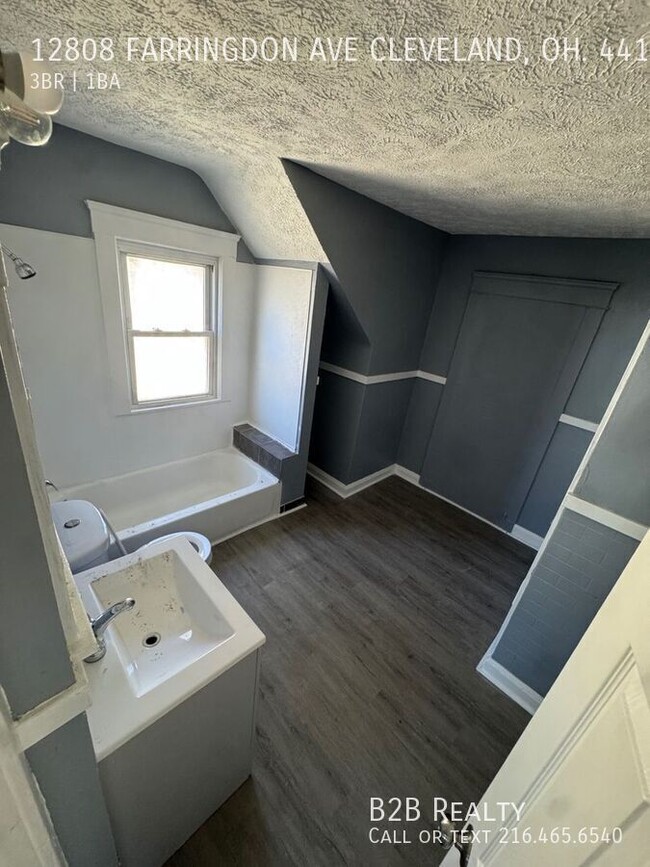 Photo - 12808 Farringdon Ave