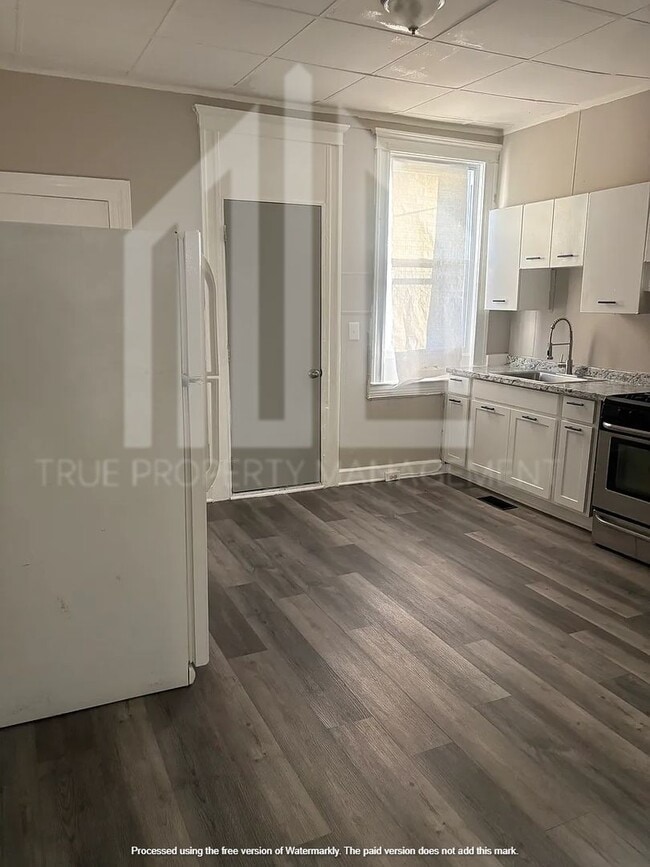 Photo - 2917 Winchester St