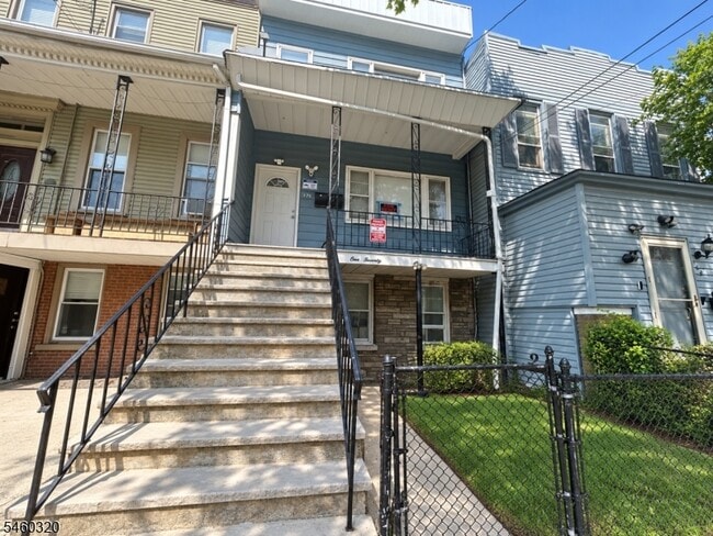 Building Photo - 170 Claremont Ave Unit 2