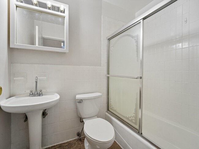 Photo - 121 Garrison Ave Unidad 204