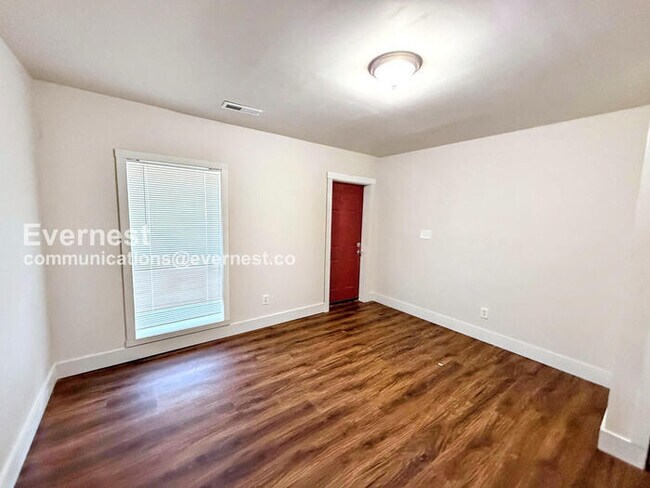 Photo - 203 9th Ave W