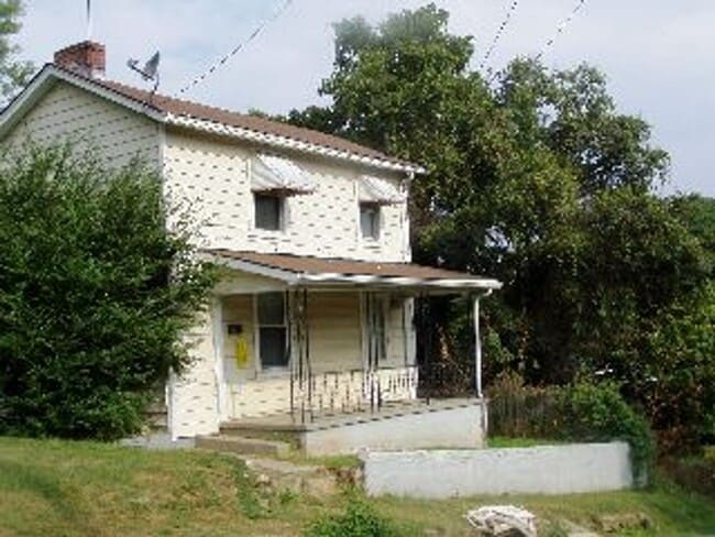 Building Photo - 2 Story House Under $800
