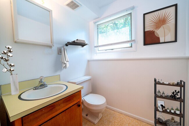 Photo - 2 bedroom 1 bath close to downtown Unidad 416 N 19th -  B