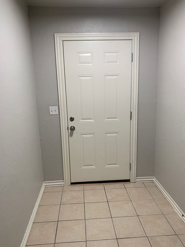 Photo - 517 Post Oak Ln