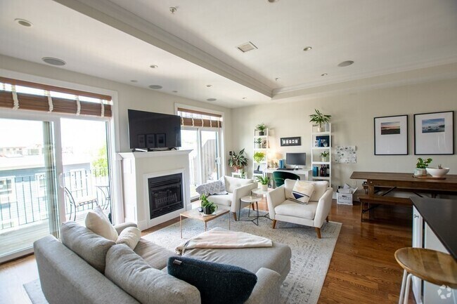 Building Photo - 376 W Broadway Unit 3 Rental