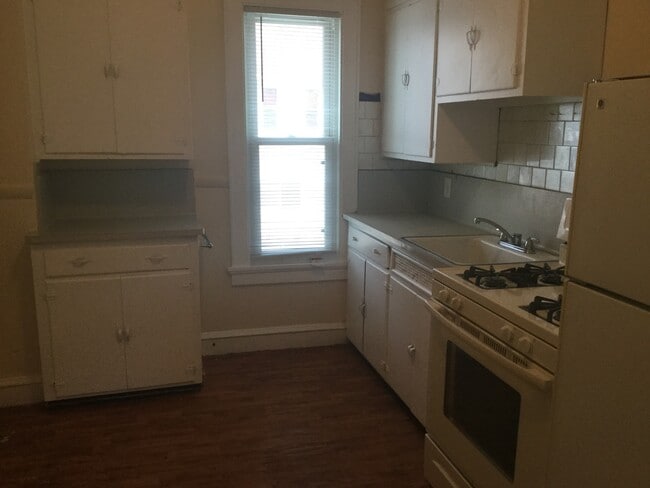 977-983 W Arthur Ave