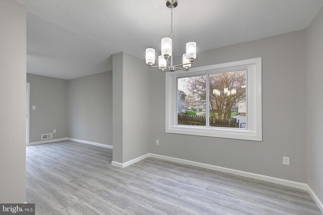 Photo - 178 Daimler Dr