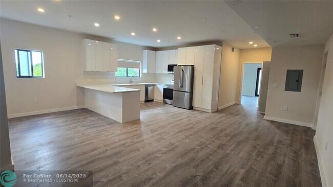 Photo - 3721 SW 12th Pl Unit 3