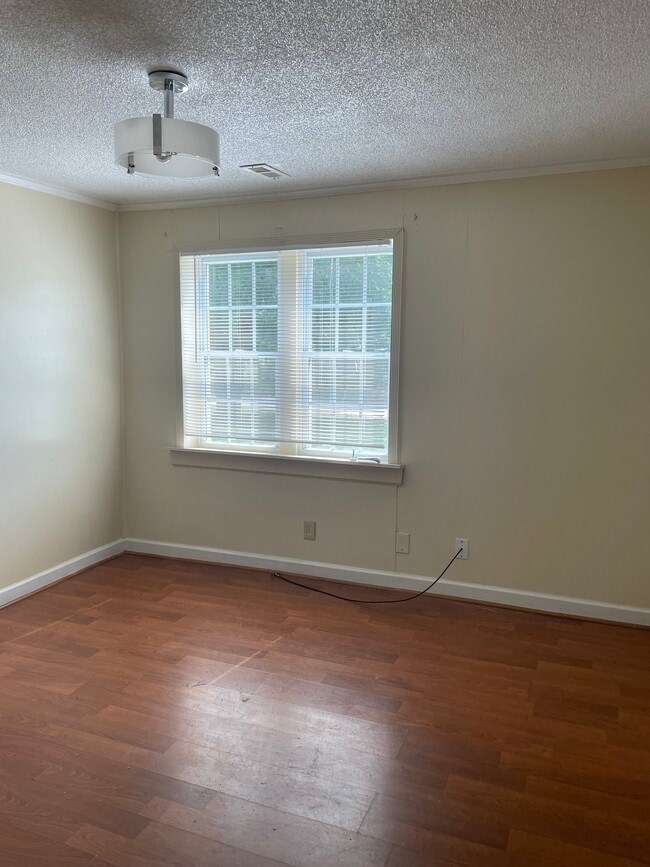 Photo - 2103 Burins Dr