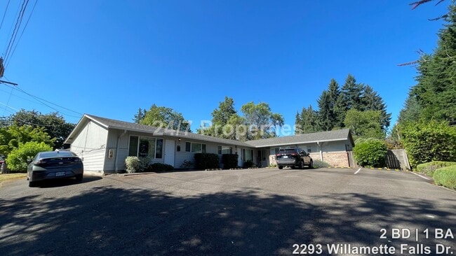 Building Photo - 2289 Willamette Falls Dr Unit 2293