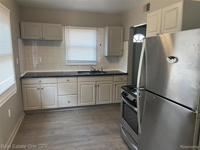 Photo - 21431 La Salle Blvd