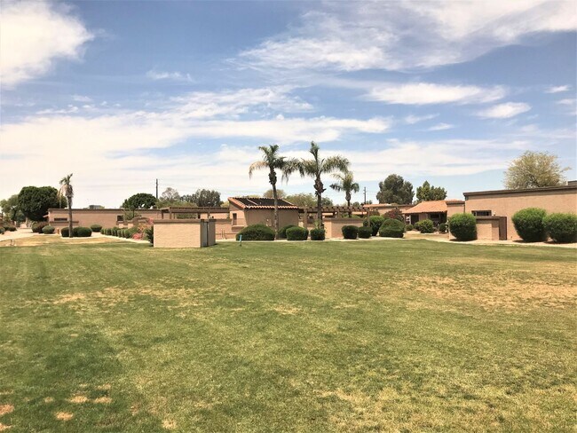 Photo - **BEAUTIFUL RENOVATED 2 BEDROOM/2 BATHROOM PATIO HOME IN CHANDLER (CHANDLER BLVD & COOPER)**