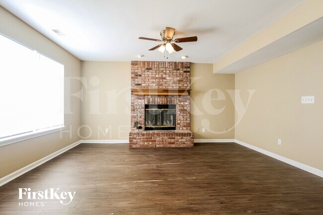 Photo - 728 Sweet Creek Dr